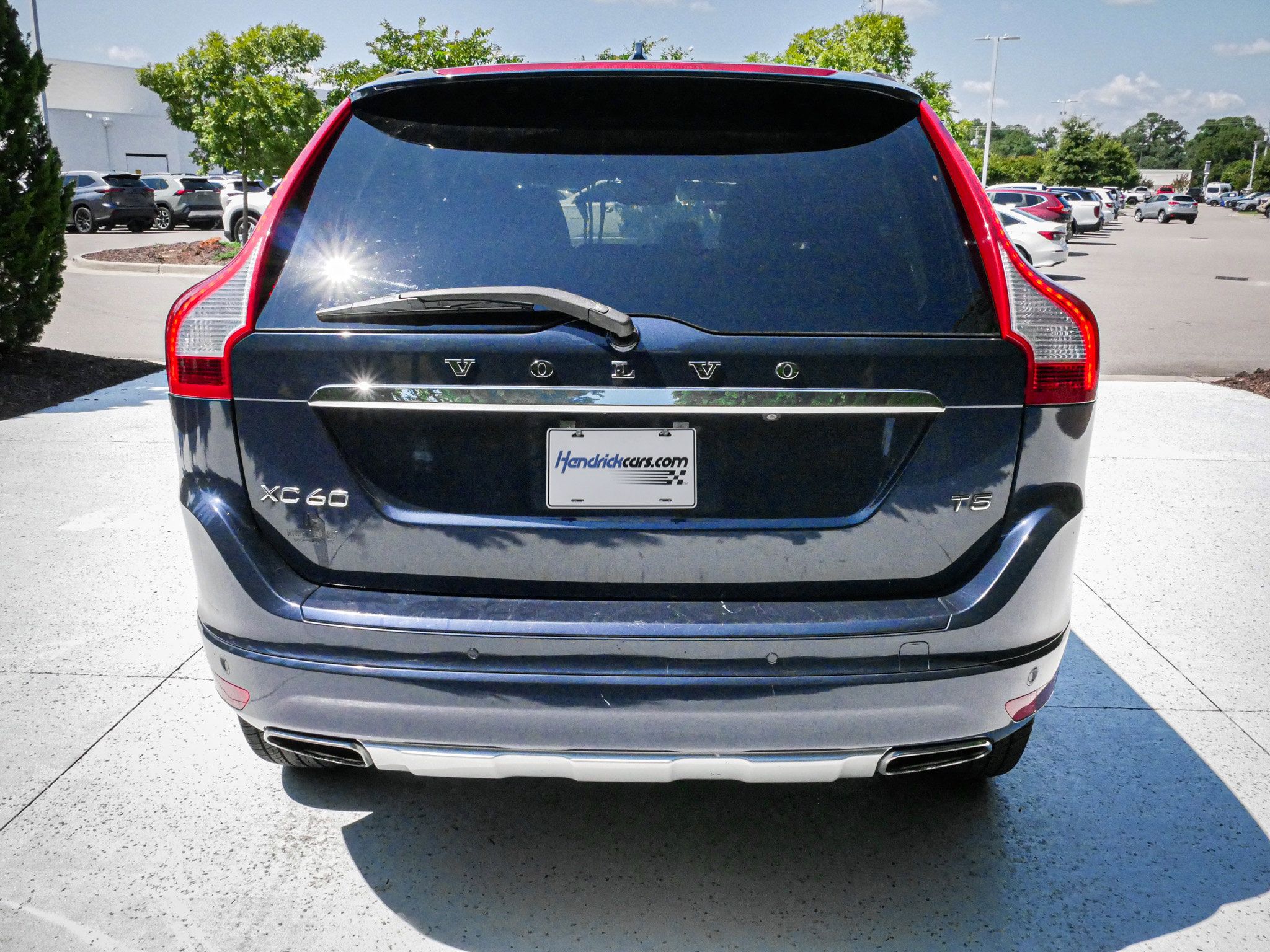 Used 2015 Volvo XC60 T5 Premier w/ Proximity Package FWD image 9