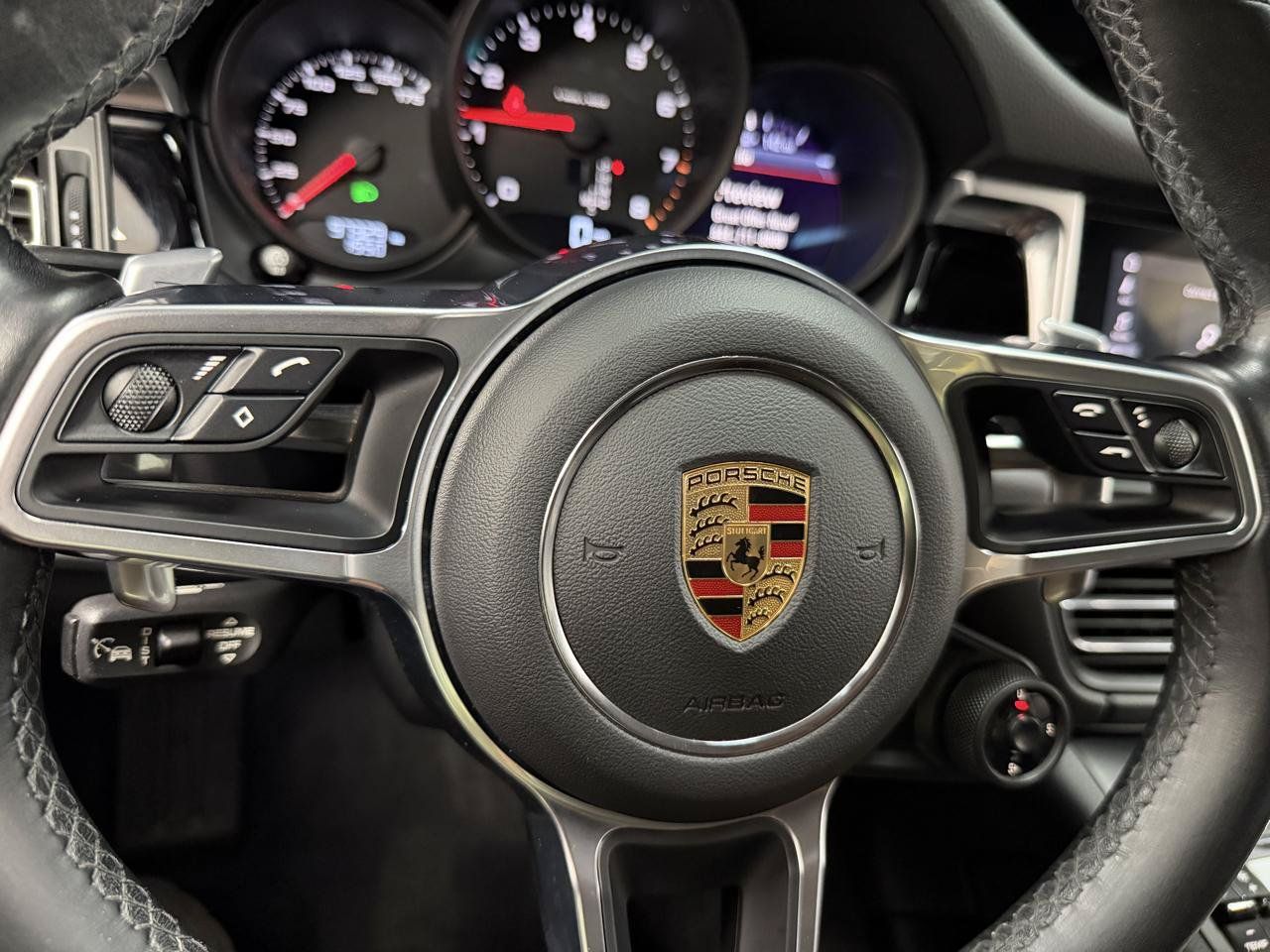 Used 2021 Porsche Macan AWD/4WD image 17