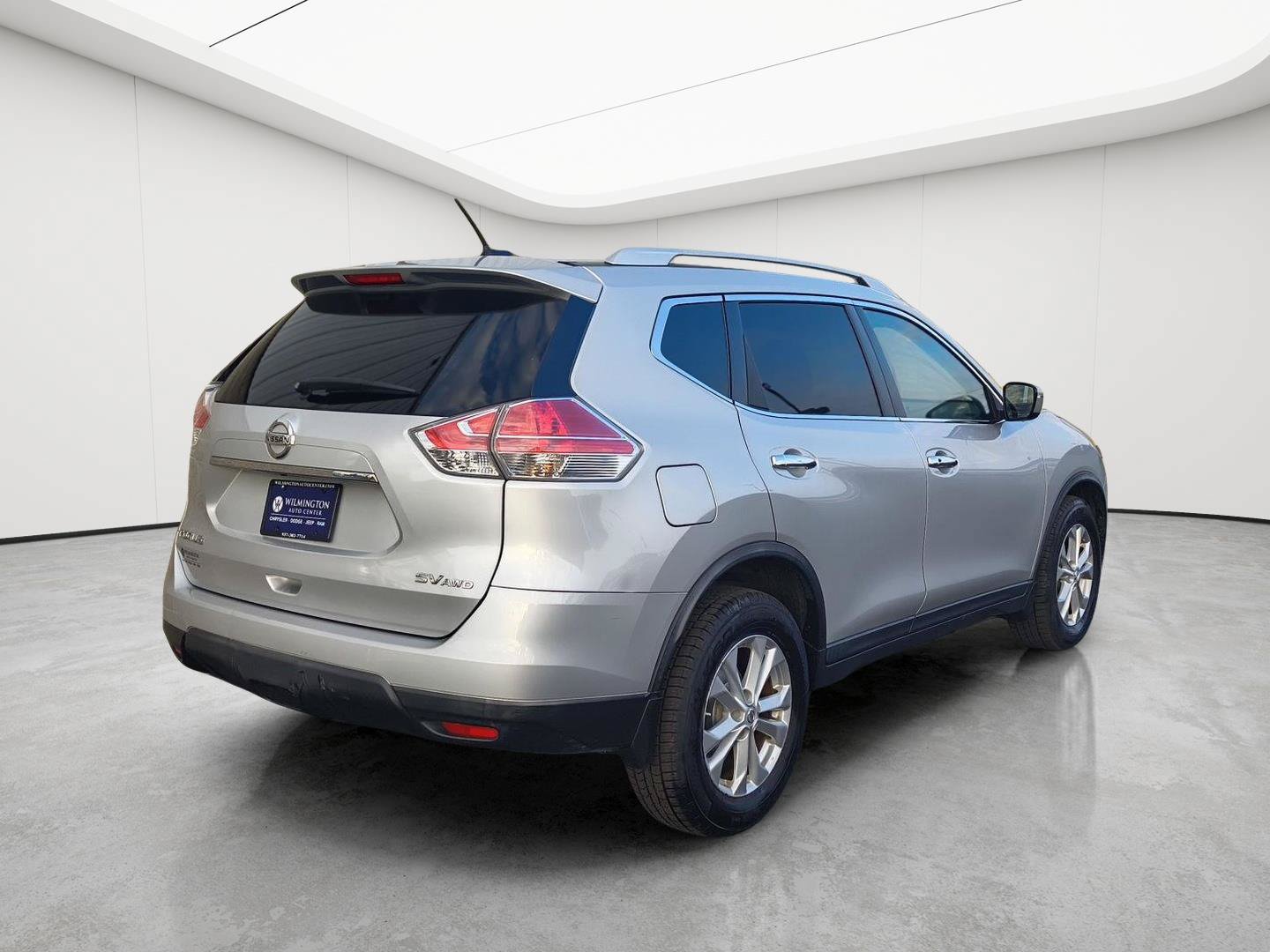 Used 2016 Nissan Rogue SV AWD/4WD image 3