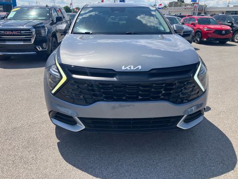 Used 2023 Kia Sportage EX FWD image 2