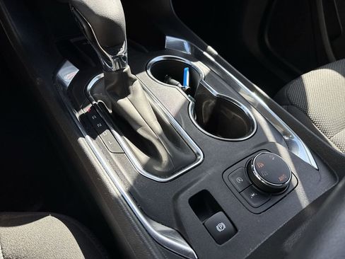 Used 2023 Chevrolet Traverse LT image 52