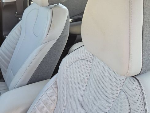 Used 2025 Hyundai Elantra Limited FWD image 25