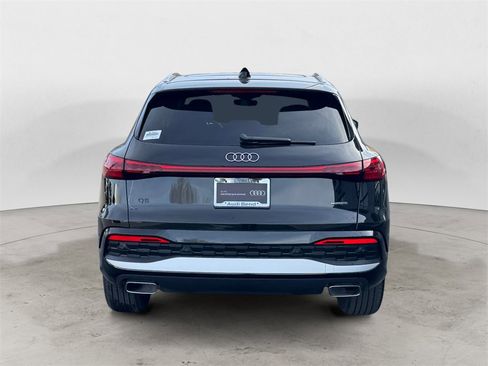 Used 2025 Audi Q5 Premium w/ Convenience Package image 6