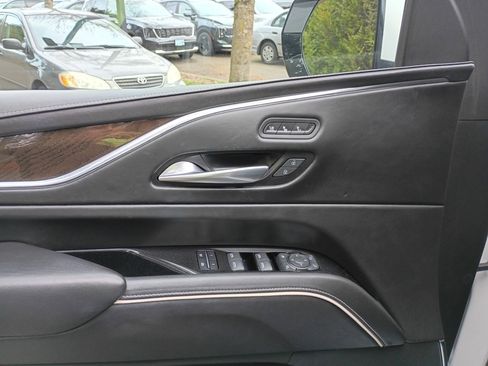 Used 2023 Cadillac Escalade ESV Sport Platinum image 11