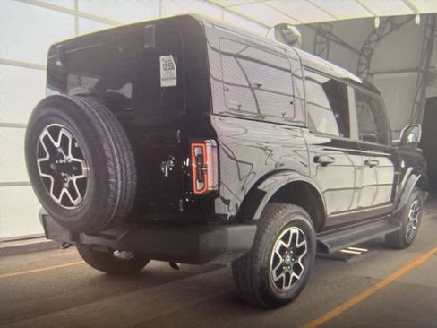 Used 2025 Ford Bronco Outer Banks image 2