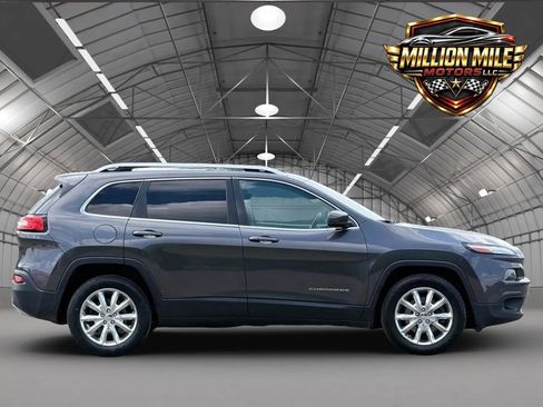 Used 2016 Jeep Cherokee Limited AWD/4WD image 7