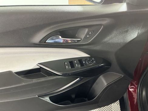 Used 2025 Chevrolet Trax LT w/ LT Convenience Package image 13