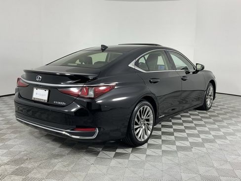 Used 2019 Lexus ES 300h w/ Luxury Package image 5