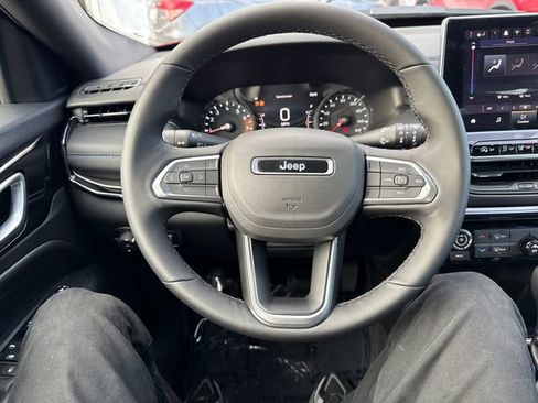 New 2026 Jeep Compass Latitude image 18