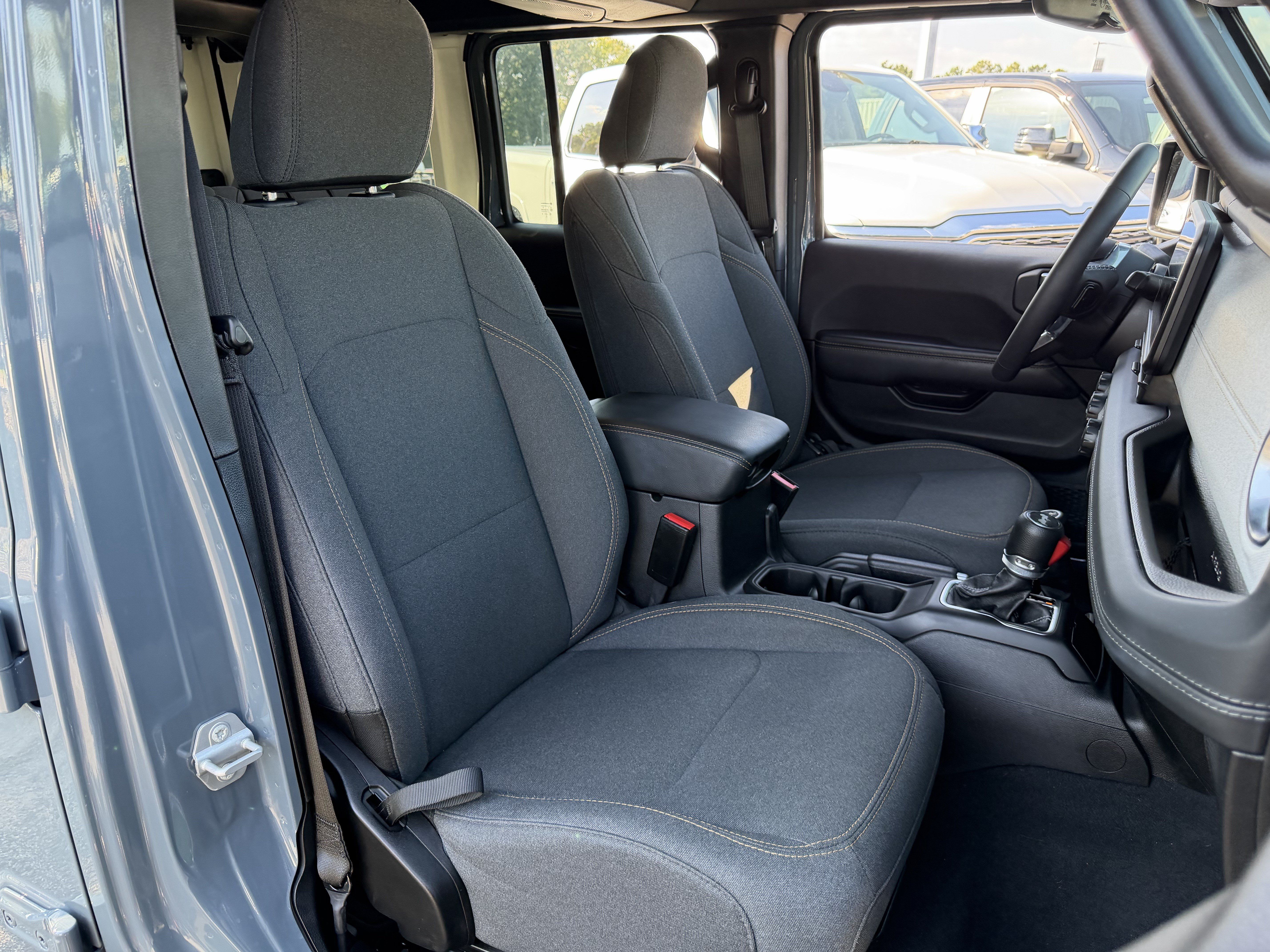 Used 2026 Jeep Wrangler Unlimited Sahara AWD/4WD image 35