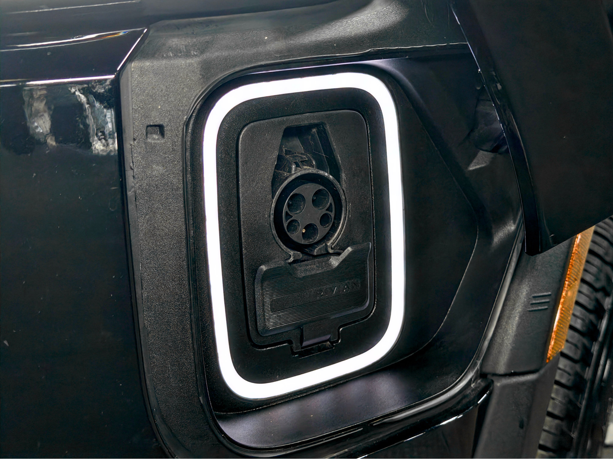 Used 2023 Rivian R1T Adventure Dual AWD/4WD image 5