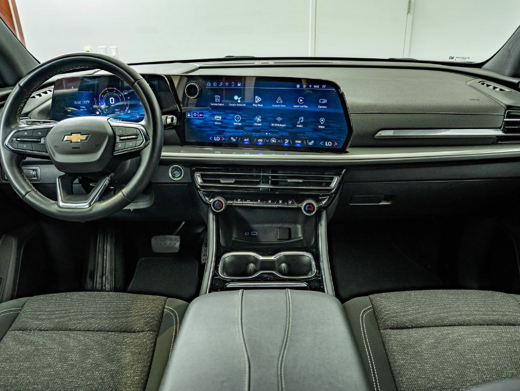 Used 2024 Chevrolet Traverse LS FWD image 29