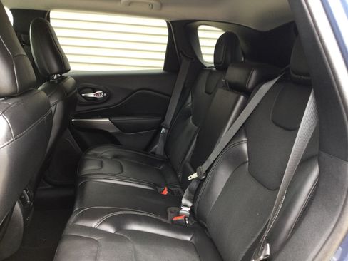 Used 2020 Jeep Cherokee Limited AWD/4WD image 6