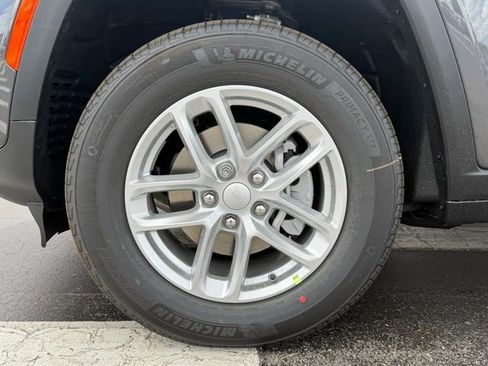 New 2026 Jeep Grand Cherokee Laredo image 7