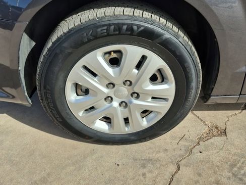 Used 2020 Dodge Grand Caravan SE w/ UConnect Hands-Free Group image 9