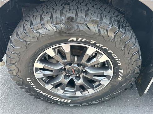 Used 2021 Nissan Titan PRO-4X w/ Pro-4x Convenience Package AWD/4WD image 10