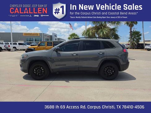 Used 2023 Jeep Cherokee Altitude Lux AWD/4WD image 11