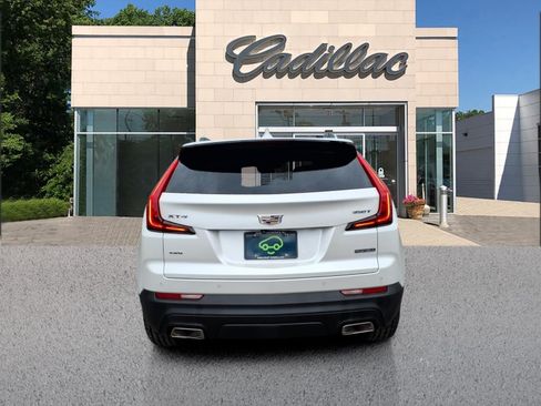 Certified 2022 Cadillac XT4 Luxury w/ Cold Weather Package AWD/4WD image 4