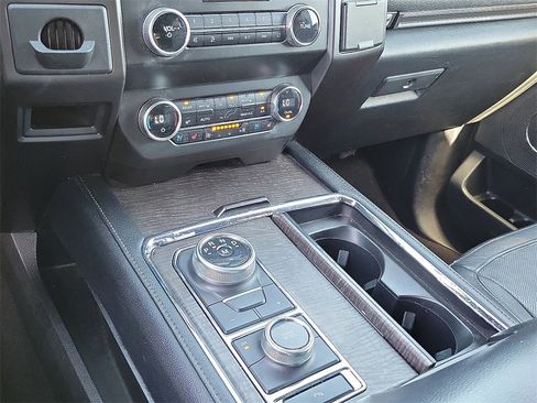 Used 2020 Ford Expedition Limited image 18