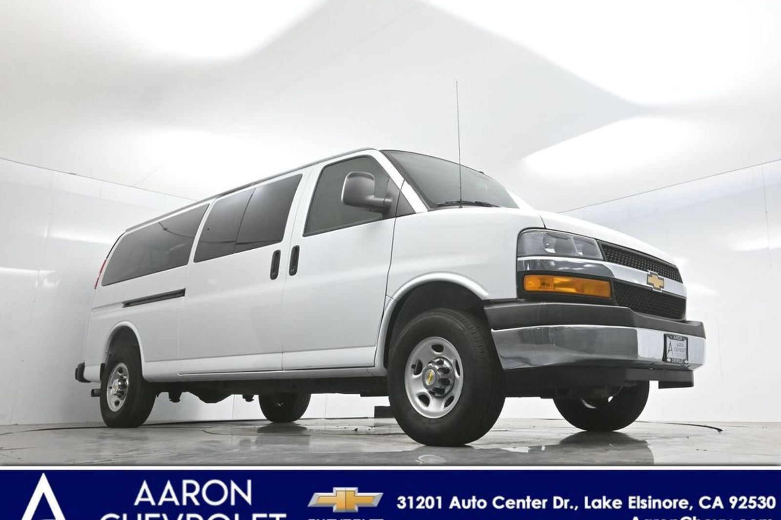 Used 2025 Chevrolet Express 3500 LT w/ LT Preferred Equipment Group RWD image 2