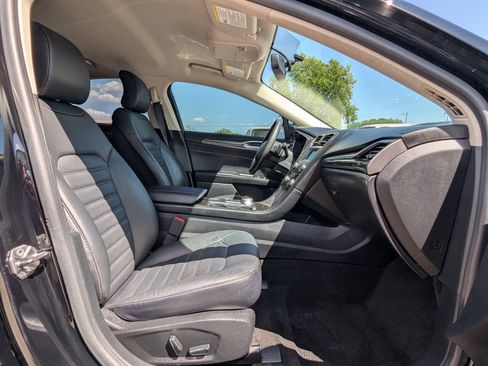 Used 2018 Ford Fusion SE AWD/4WD image 15