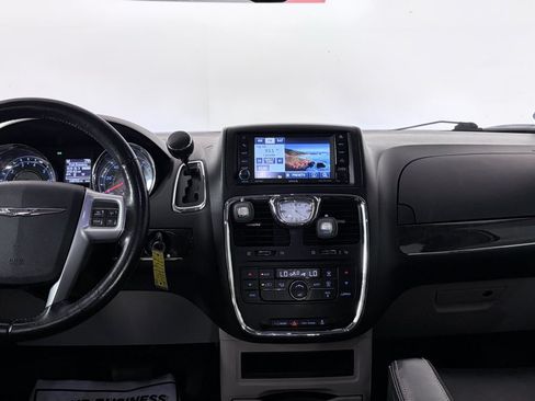 Used 2012 Chrysler Town & Country Touring w/ Entertainment Group #1 FWD image 28