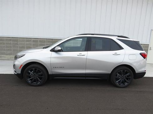 Used 2022 Chevrolet Equinox RS w/ Infotainment Package image 9