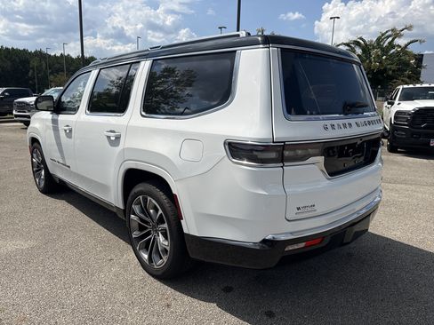 Used 2023 Jeep Grand Wagoneer Series III AWD/4WD image 5
