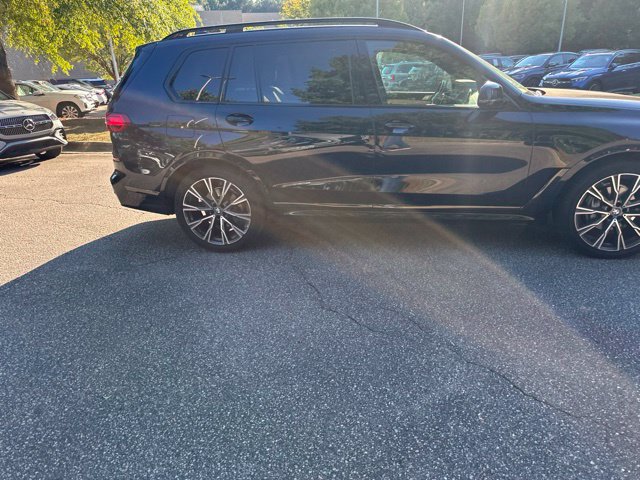 Used 2021 BMW X7 xDrive40i w/ M Sport Package AWD/4WD image 4