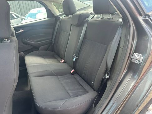 Used 2016 Ford Focus SE w/ SE Winter Package FWD image 10