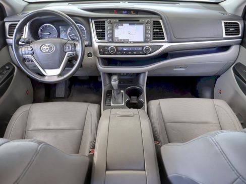 Used 2018 Toyota Highlander Limited Platinum FWD image 16