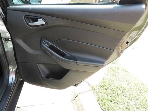Used 2017 Ford Focus SE FWD image 28