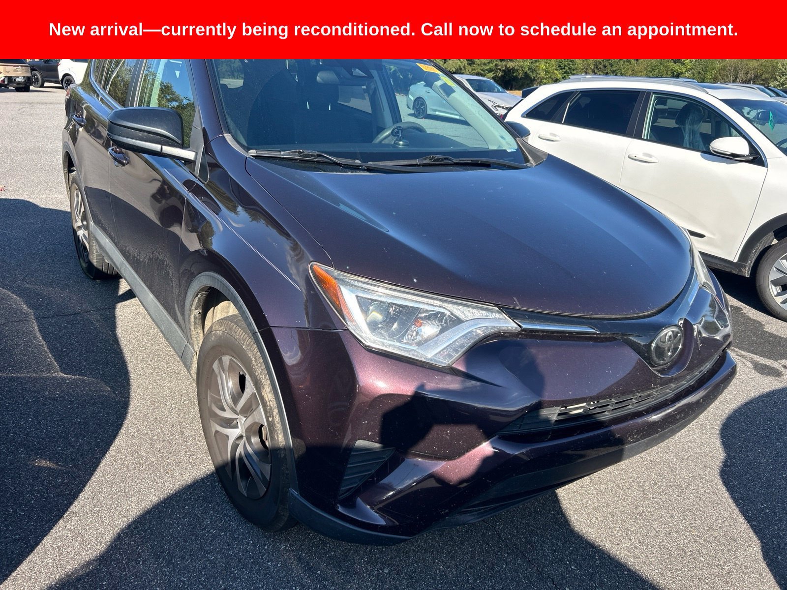Used 2018 Toyota RAV4 LE AWD/4WD image 3