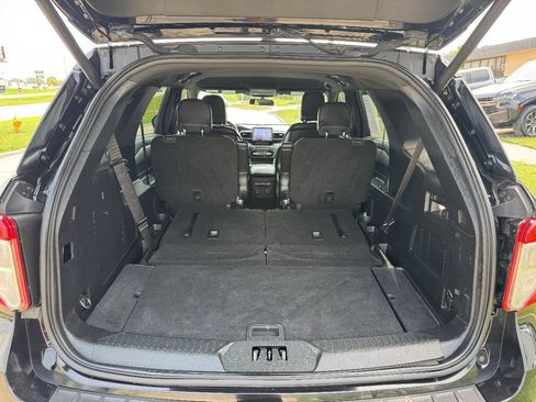 Used 2020 Ford Explorer XLT w/ Equipment Group 202A AWD/4WD image 13