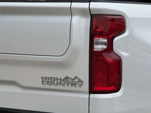 Used 2025 Chevrolet Silverado 1500 High Country AWD/4WD image 6