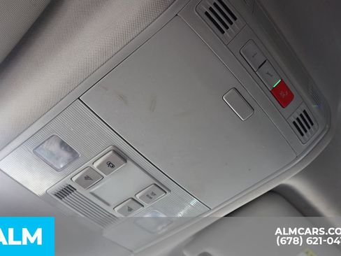 Used 2024 Volkswagen Taos SE image 35