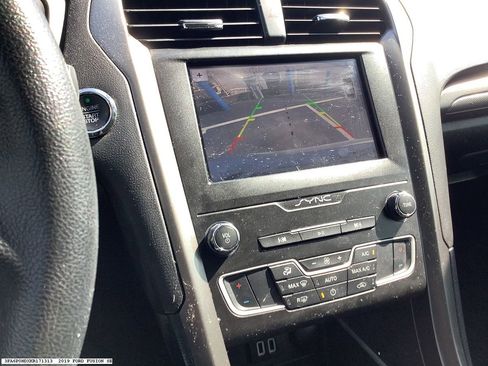 Used 2019 Ford Fusion SE image 9