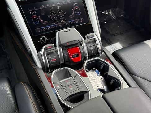 Used 2020 Lamborghini Urus AWD/4WD image 29