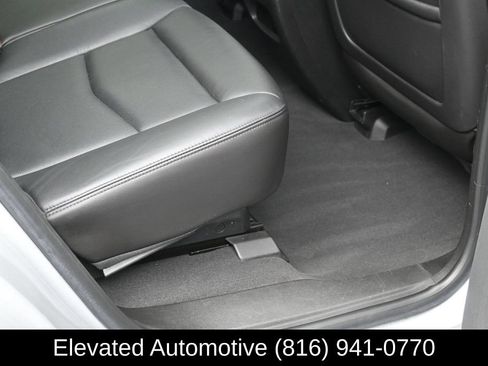 Used 2017 Cadillac XT5 Luxury w/ Driver Awareness Package FWD image 9