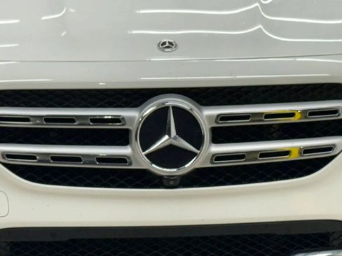 Used 2023 Mercedes-Benz GLB 250 w/ Premium Package image 5