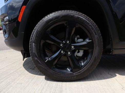 Used 2024 Jeep Grand Cherokee Limited w/ Black Appearance Package AWD/4WD image 26