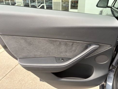 Used 2022 Tesla Model Y Performance image 13
