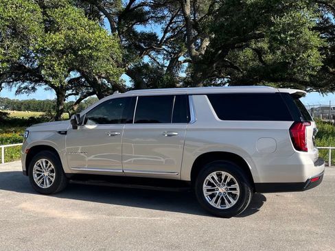 Used 2023 GMC Yukon XL SLT RWD image 7