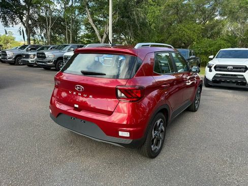Used 2025 Hyundai Venue SEL FWD image 11