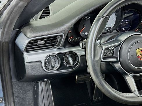 Used 2017 Porsche 911 Carrera 4S image 11