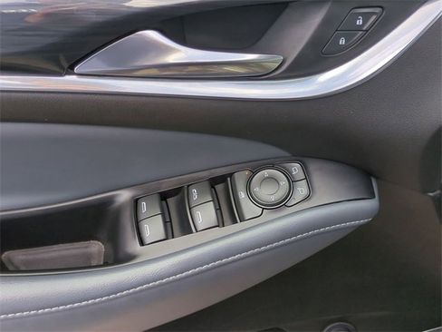 Used 2022 Buick Enclave Essence w/ Sport Touring Edition image 21