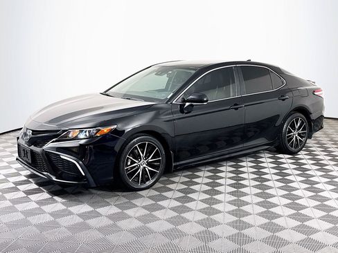 Used 2024 Toyota Camry SE FWD image 4
