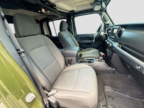 Used 2021 Jeep Gladiator Sport AWD/4WD image 32