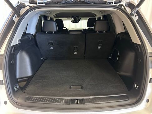 Used 2023 Jeep Grand Cherokee Limited image 29