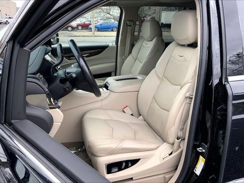 Used 2019 Cadillac Escalade Premium Luxury image 24